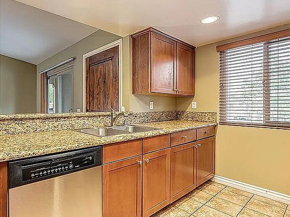 5th image of 930 S Palmetto Ave APT 21