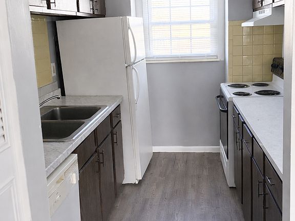 4th image of 100 N Alex Rd APT D