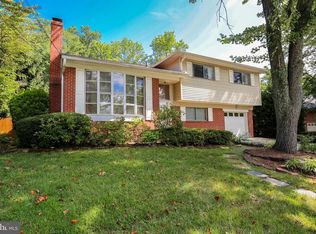 9703 Singleton Dr, Bethesda, MD 20817