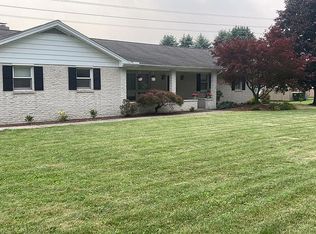 4242 Rosewood Rd, Schnecksville, PA 18078