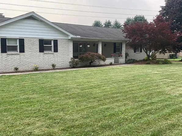 4242 Rosewood Rd, Schnecksville, PA 18078