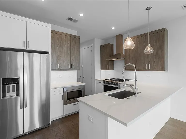 2215 W Madison St #411 — Photo 5