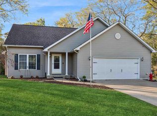 23 Valley View Dr, Blue Grass, IA 52726