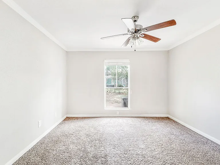 Cambridge Apartments — Photo 13