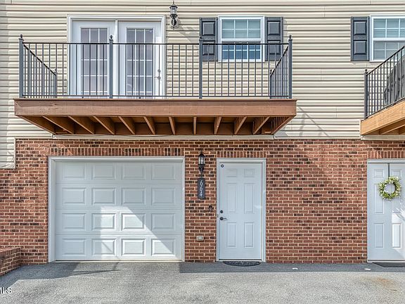 4th image of 664 Grays Pointe Ct