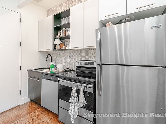4th image of 315 Bushwick Ave #2R