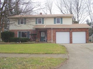 27363 Edgepark Dr, North Olmsted, OH 44070