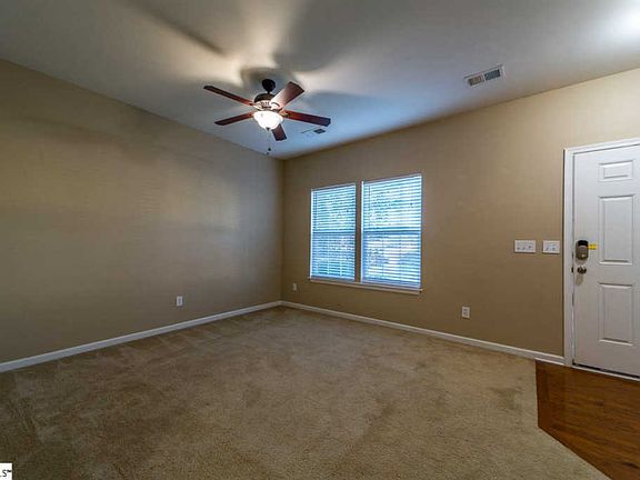 3rd image of 14 Madeline Cir