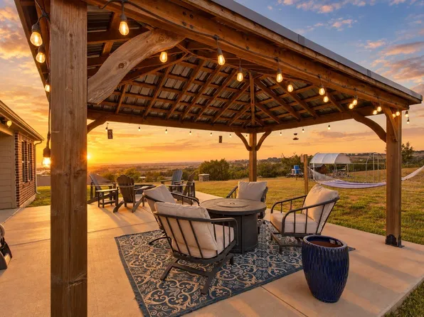 210 Timber Valley Ct, Weatherford, TX 76085