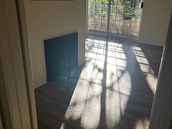 4th image of 5712 Camellia Ave #102
