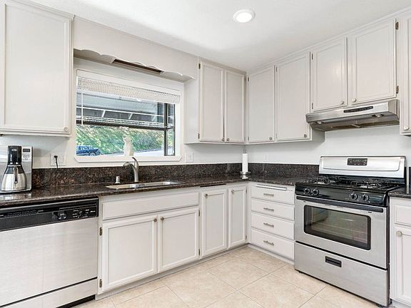 3rd image of 11141 Tanglewood Dr