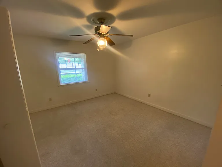 Avery Close Condominiums — Photo 98