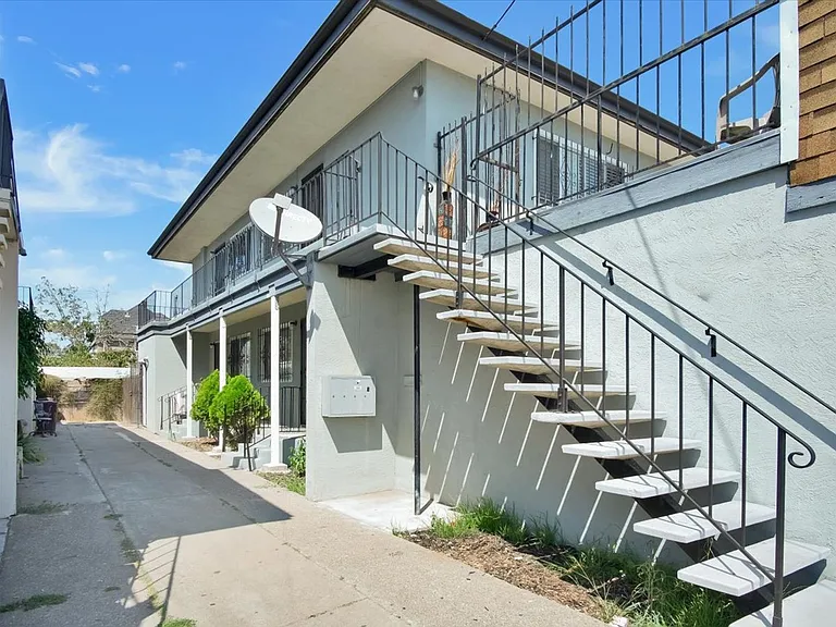 2901 Octavia St. — Photo 1