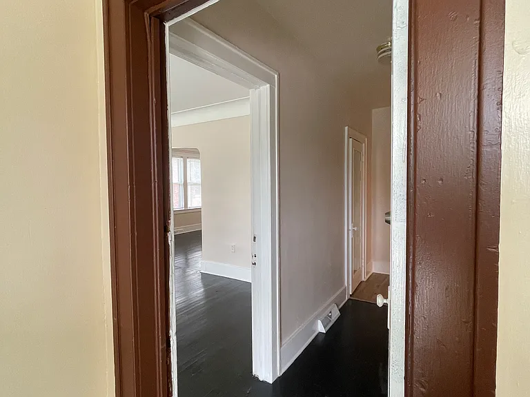 4706 Lakewood St — Photo 4