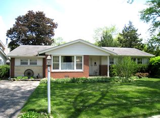 201 Harmony Ln, Elk Grove Village, IL 60007