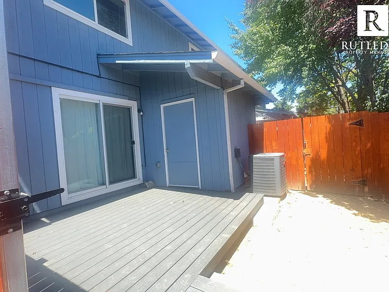 826 Bennett Ave #A-D — Photo 12