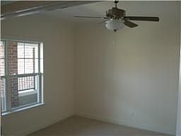 Master bed w/ Balcony