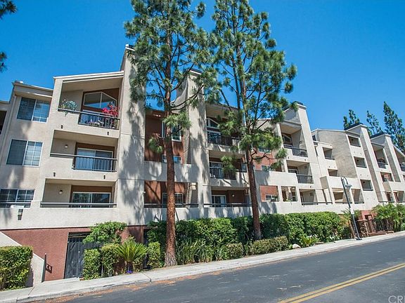 3rd image of 21550 Burbank Blvd APT 202