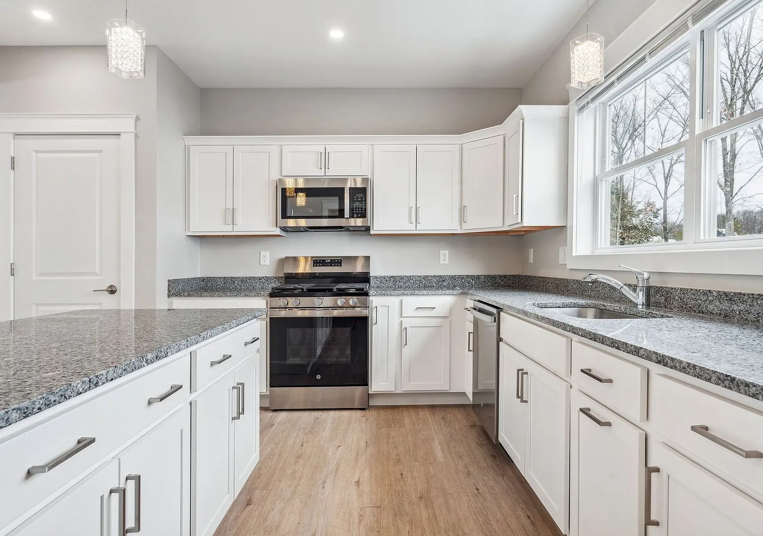 Brand New Townhomes! 3 Bedroom 2.5 Bath with Plenty of Living Space — Photo 3