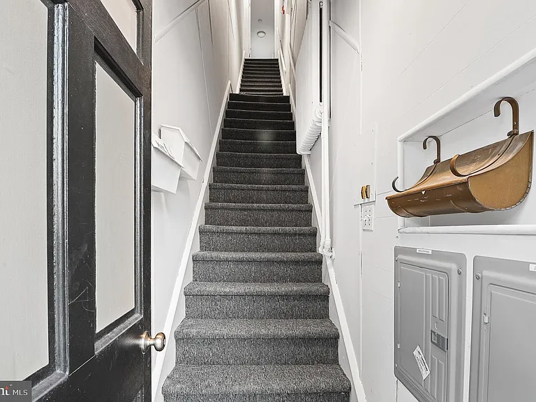 221 Kings Hwy E #B — Photo 3