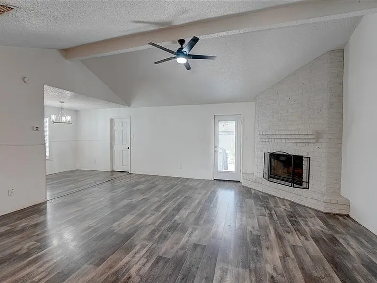 2310 Vialoux Dr — Photo 3