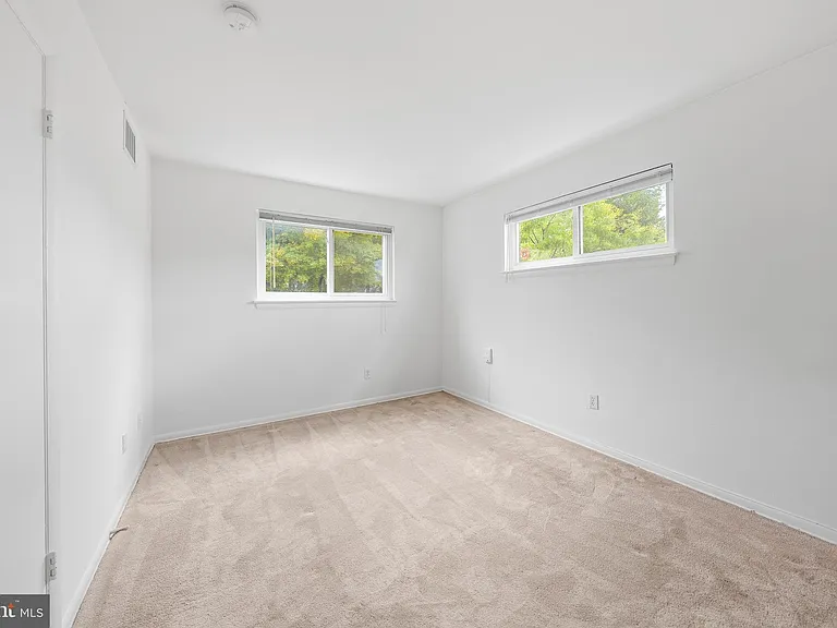 630 11th St NE #203 — Photo 11