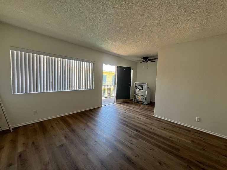 El Sorano Apartments — Photo 3