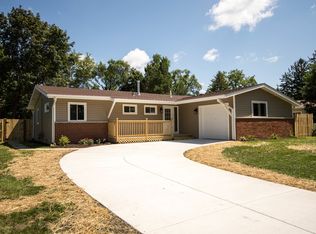 213 Pinecroft Dr, Roselle, IL 60172