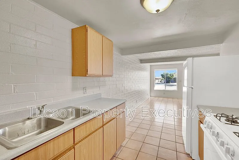 2 bed, 1.0 bath, 635 sqft, $1,000 — Photo 3