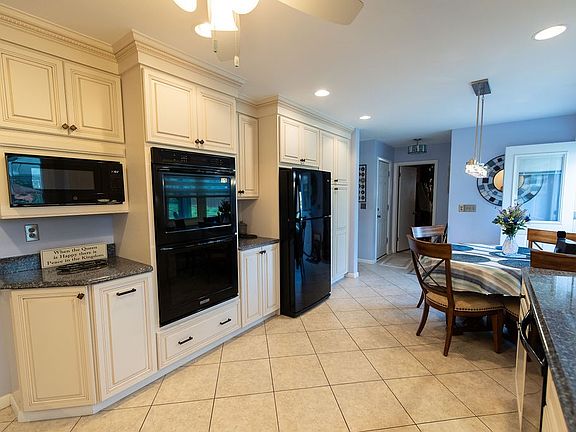 3rd image of 1142 Greenfield Dr
