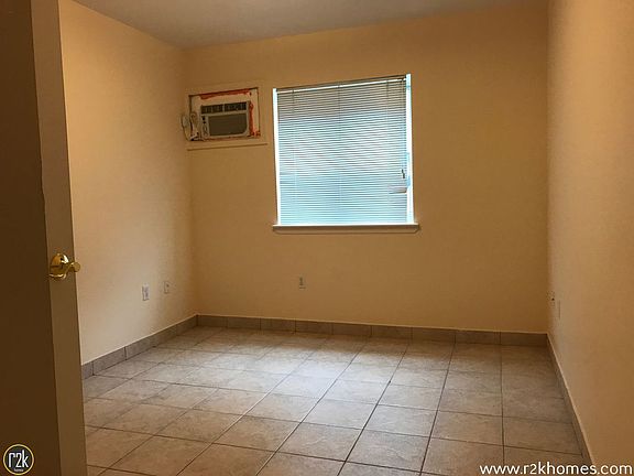 4th image of 3035 31st St #4R