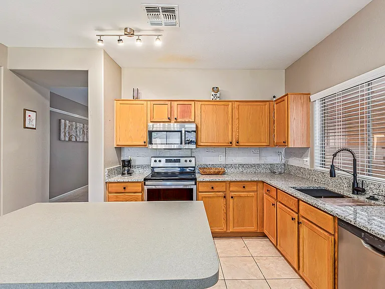 W Country Gables Dr — Photo 5