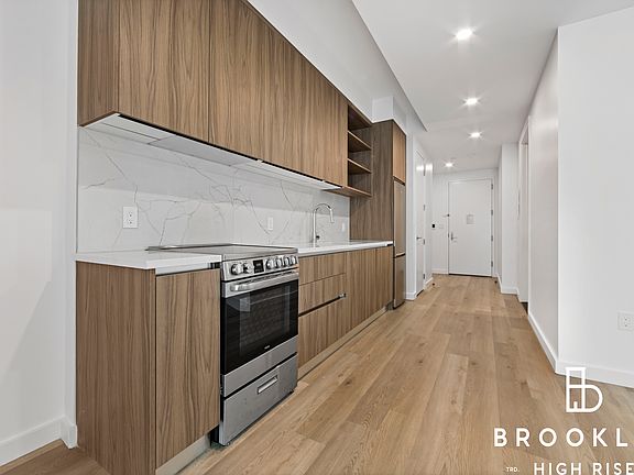 5th image of 50 E 10th St #608