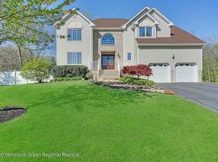 7 Penn Ct, Tinton Falls, NJ 07724