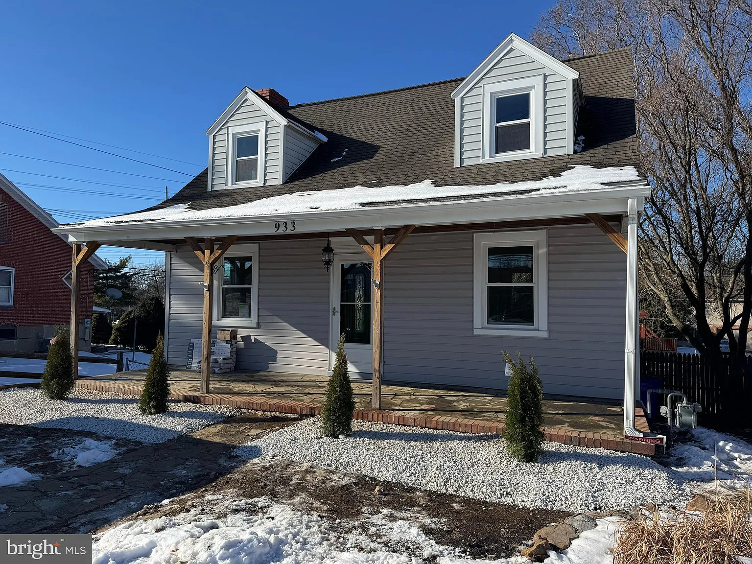 933 Frederick St photo 1
