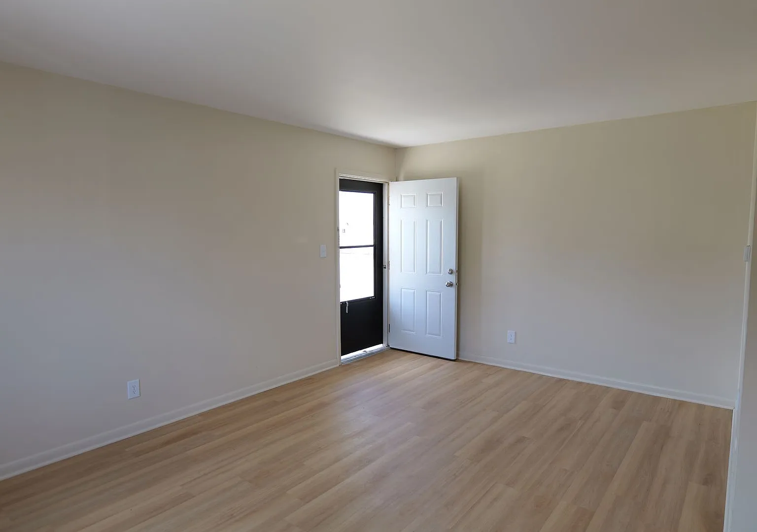 645 Main St — Photo 3