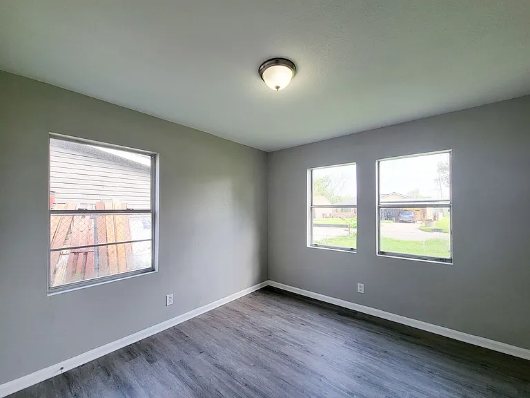4909 Holloway Dr — Photo 9