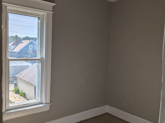3rd image of 4047-49 N 19th St