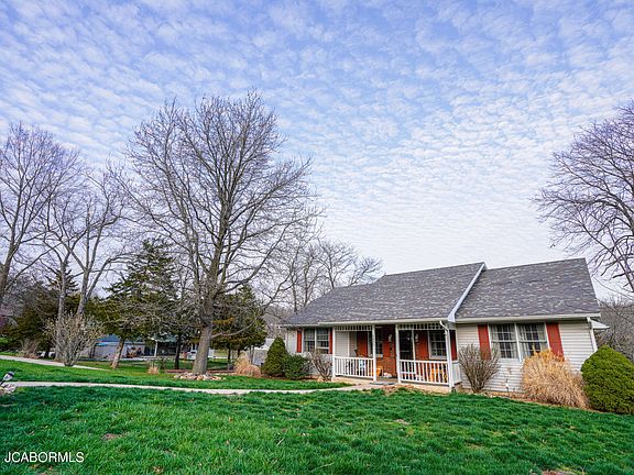 3rd image of 2405 Bowe Ln
