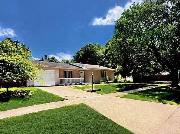 2707 Worcester Dr, Champaign, IL 61821