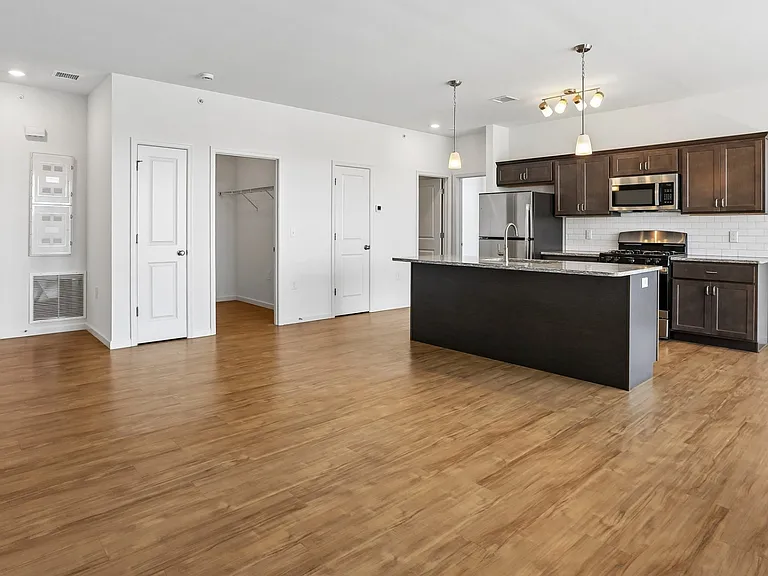 Park West Apartments — Photo 65