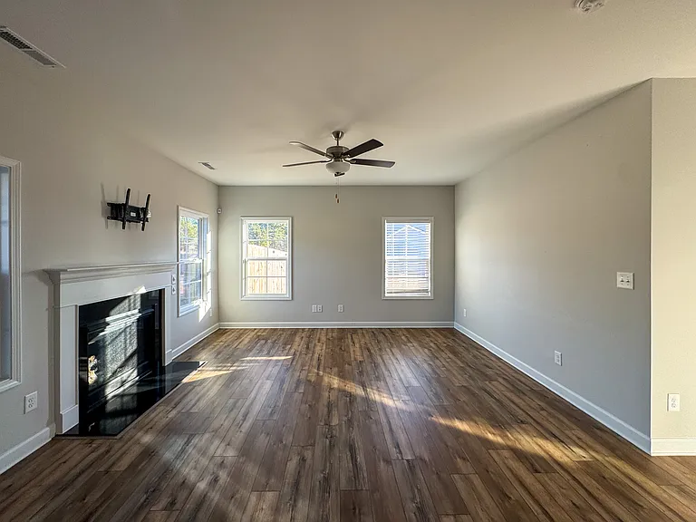 5571 Tall Timbers Dr — Photo 4