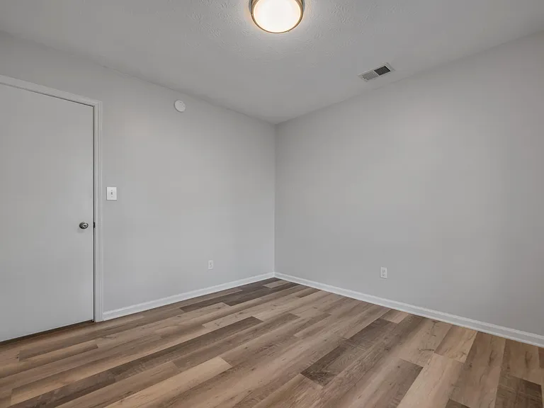 221 Quebec Way — Photo 10