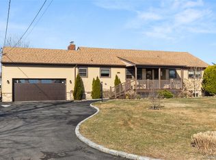 7 Montgomery Lane, Bay Shore, NY 11706