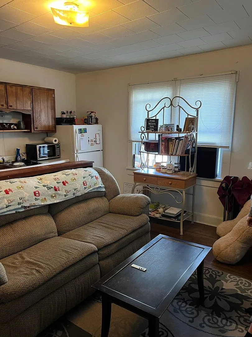 1202 South Park Avenue — Photo 4