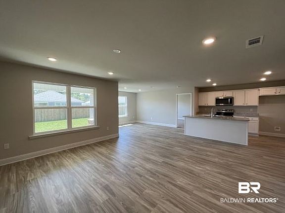 4th image of 432 Winters Ave