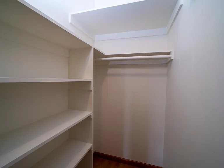 549 N Martel Ave — Photo 41