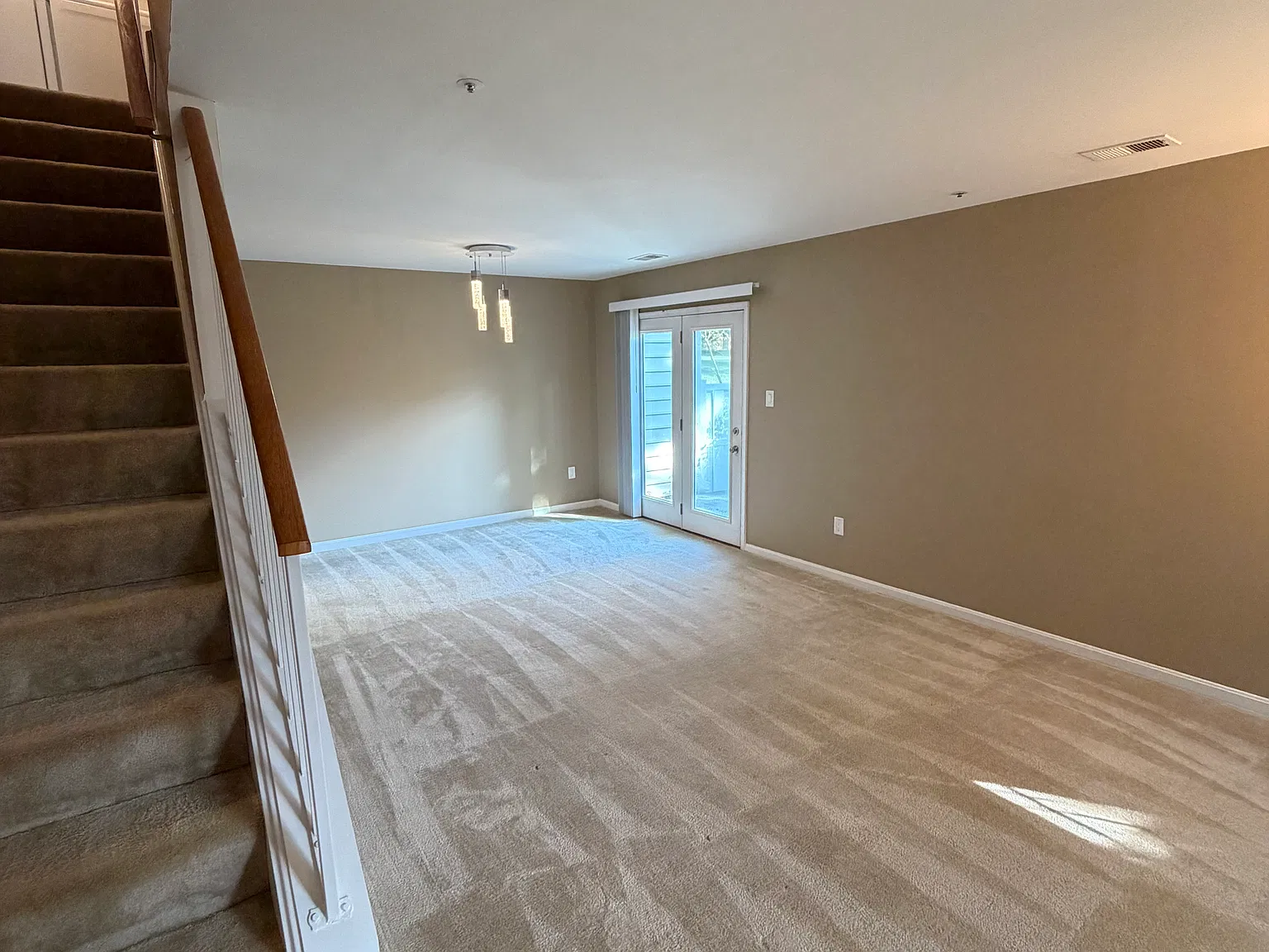 3 bed, 2.5 bath, 1356 sqft, $2,500 — Photo 4