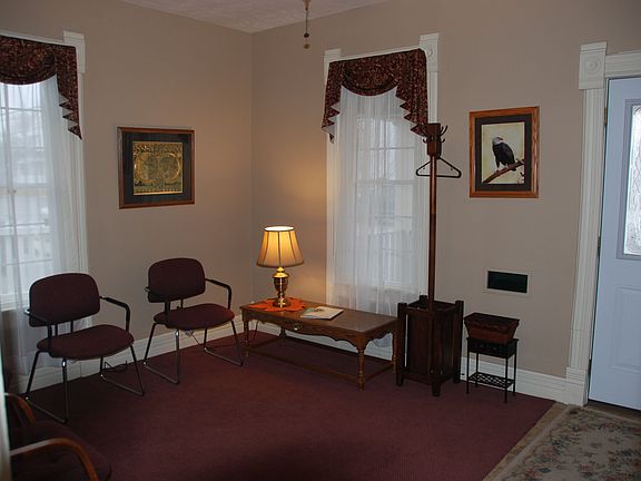Living Rm or Waiting Rm