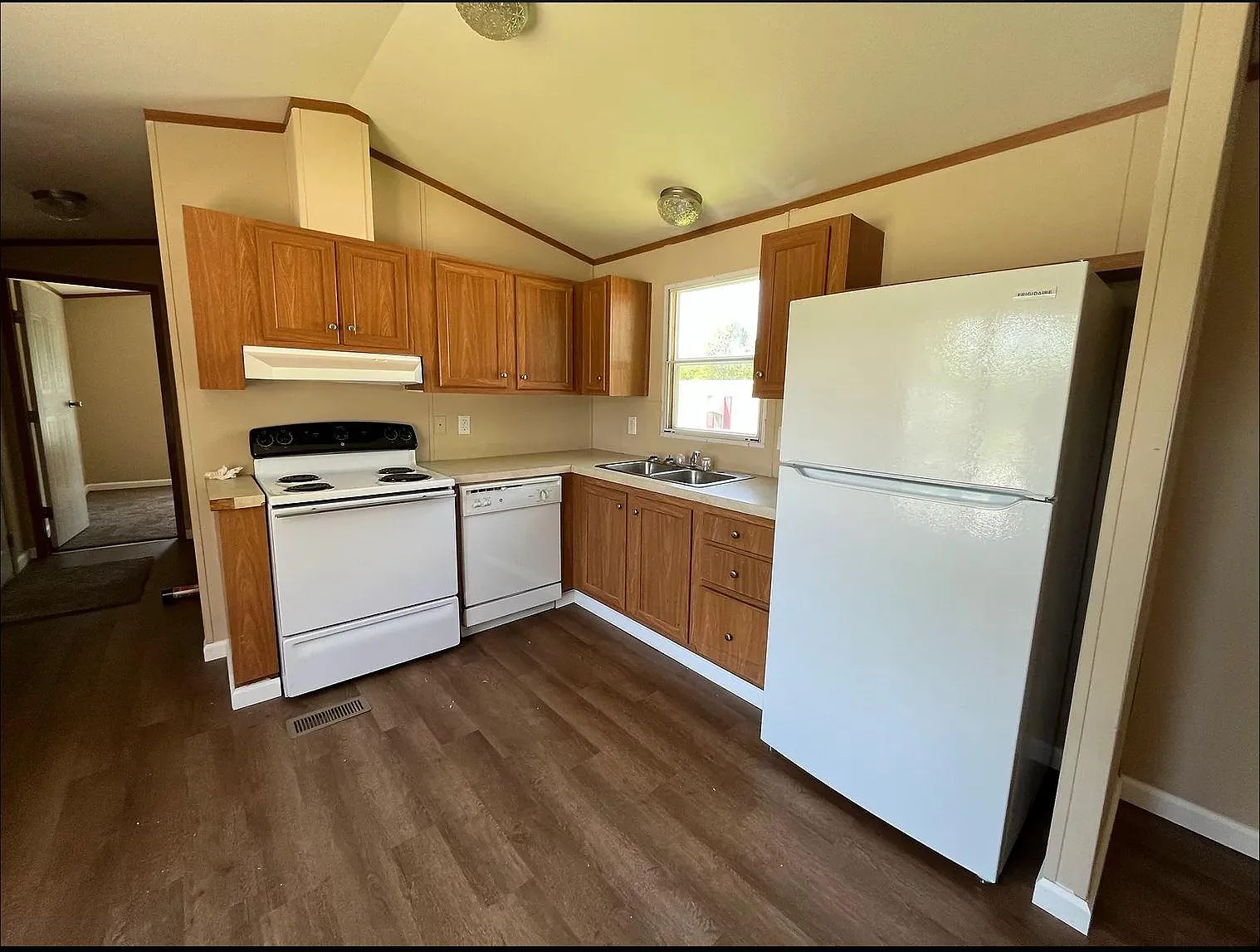 2 bed, 840 sqft, $675 — Photo 1